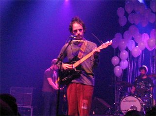 Photo de CLAP YOUR HANDS SAY YEAH