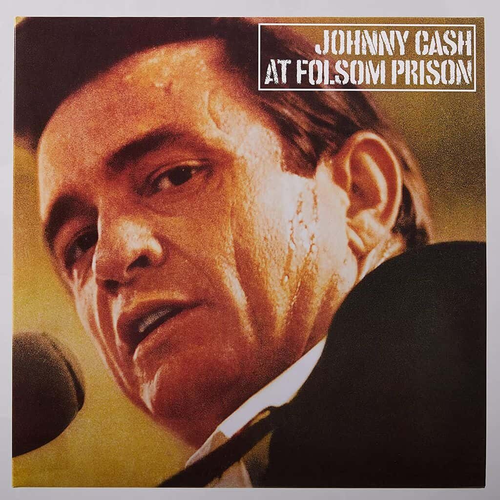 At Folsom Prison - Johnny CASH - 1968 : country | rockabilly | country pop. Une grande et chaude présence de la voix de Johnny Cash sur une scène de prison improvisée.