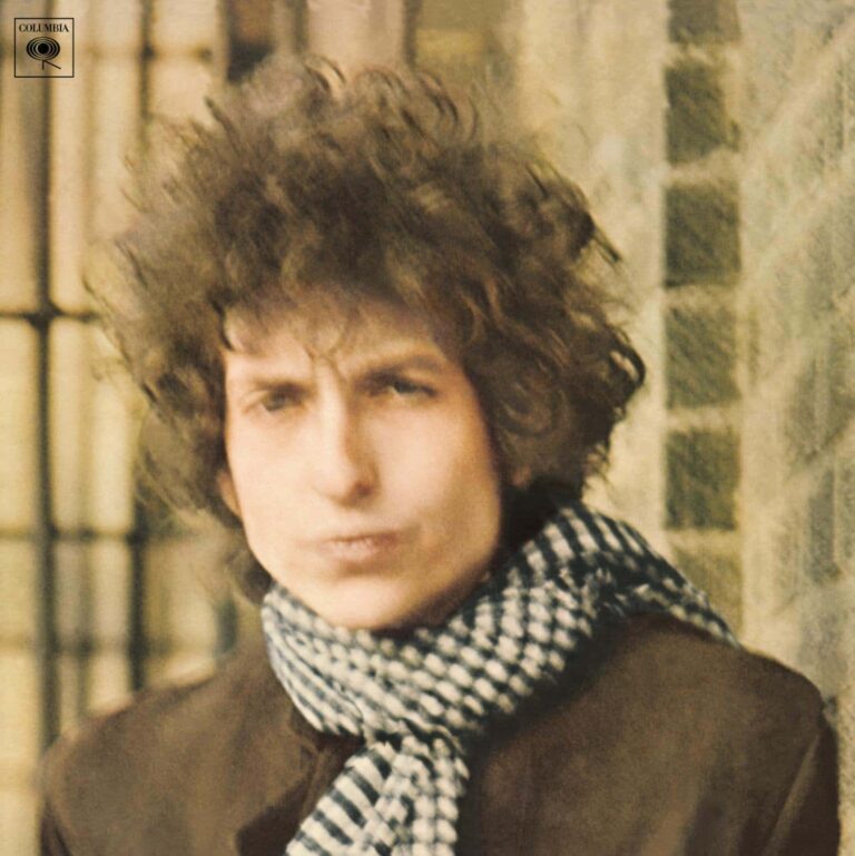 Blonde On Blonde - Bob DYLAN - 1966 | blues rock | folk rock | rock/pop rock | songwriter. Blonde on Blonde" est l'un des plus grands albums de rock 'n' roll de tous les temps. Les paroles sont denses, impénétrables, remplies d'images étranges et d'hallucinations, et les musiciens sont fantastiques.