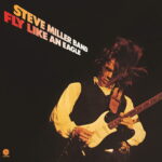 Fly Like an Eagle - Steve MILLER BAND - 1976 | blues rock | rock/pop rock. C'est un album magistral d'un musicien californien à la voix puissante. C'est une merveilleuse collection d'excellente guitare blues électrique. C'est un disque superbe.