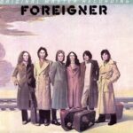FOREIGNER - 1977 | hard rock | rock/pop rock. Une machine rock n' roll bien huilée, des chansons rock avec un bon riff et un bon son, et une grande voix.