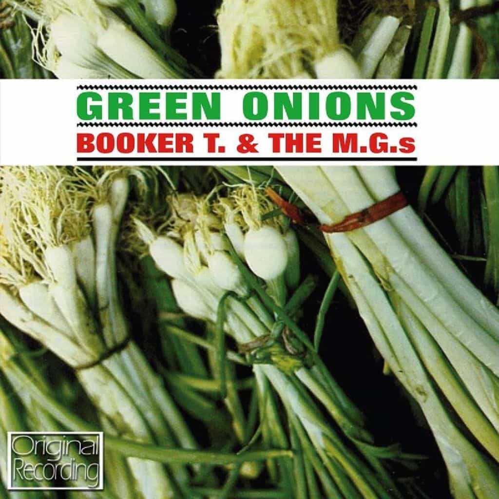 "Booker T. and the MGs" propose "Green Onions" en 1962 - Le premier enregistrement est intéressant mais résolument daté. Cependant, si vous arrivez à passer outre, vous découvrirez une section rythmique incroyablement chaude.