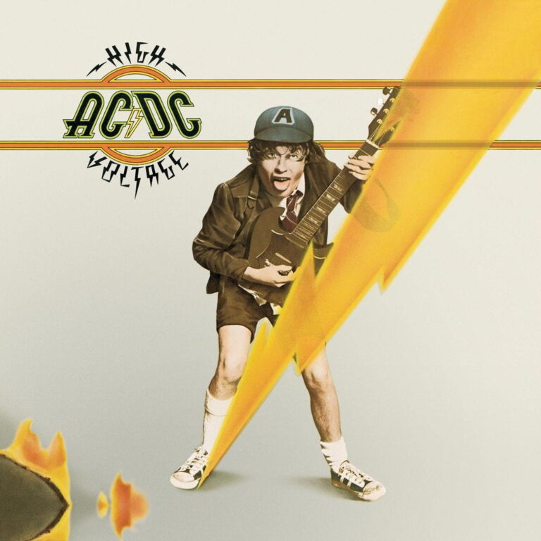 High Voltage - AC/DC - 1976 | hard rock | heavy metal | arena rock. Le premier album du groupe est une énorme surprise et un très bon album. Ils font partie de ces groupes qui sont populaires dès leur premier album !