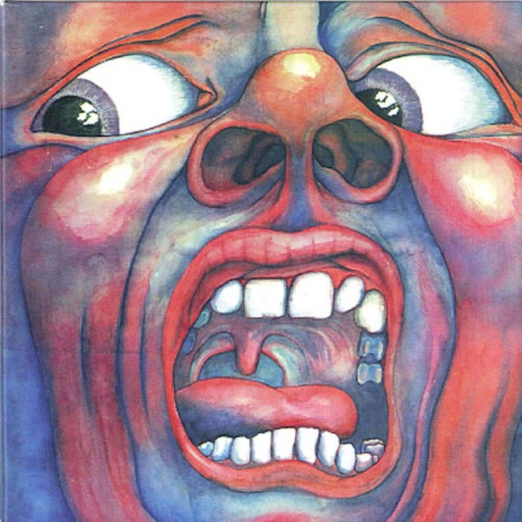 In The Court Of The Crimson King - KING CRIMSON - 1969 | progressive rock. Les gens ont été attirés par cet album à cause de la couverture, qui est à la fois fascinante et inquiétante, et aussi à cause de la brillante écriture et de la musicalité du disque.