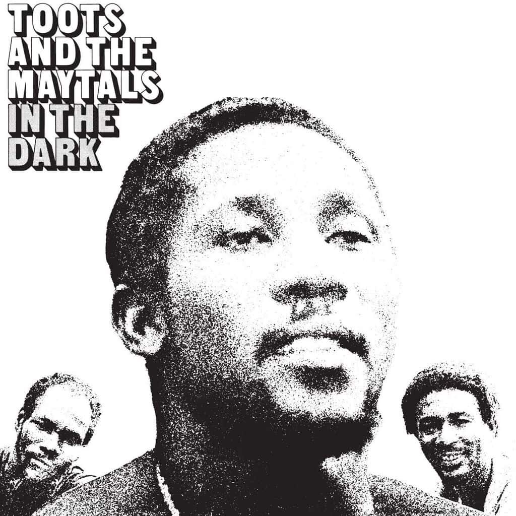 In the Dark - TOOTS and the MAYTALS - 1976 | reggae. L'orientation de ce nouvel album était de plaire au plus grand nombre, donc adieu les solos et les morceaux plus improvisés de l'album précédent.