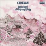 In The Land Of Grey And Pink - CARAVAN - 1971 | jazz-rock | progressive rock | art rock | canterbury scene. C'est de la vieille école mais c'est toujours aussi génial ! Il est riche et harmonieux, il vous remplit de bien-être et de bonheur, et il est tout simplement adorablement old school.