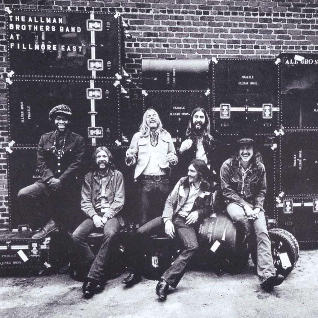 Live at the Fillmore East - The ALLMAN BROTHERS BAND - 1971 | blues rock | boogie rock | hard rock | southern rock. Ce concert est fabuleux. On y trouve " du blues avec des arrangements innovants ", une osmose totale avec un public " extatique ", une énergie de tous les instants.