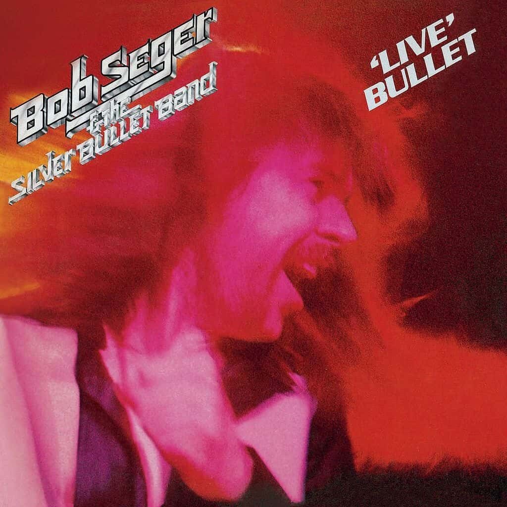 Live Bullet - Bob SEGER - The SYLVER BULLET BAND - 1976 | hard rock | rock/pop rock | rock-n-roll. C'est du rock américain, lourd et mélodique, porté par la voix rauque du barbu qui restitue parfaitement l'ambiance du feu.