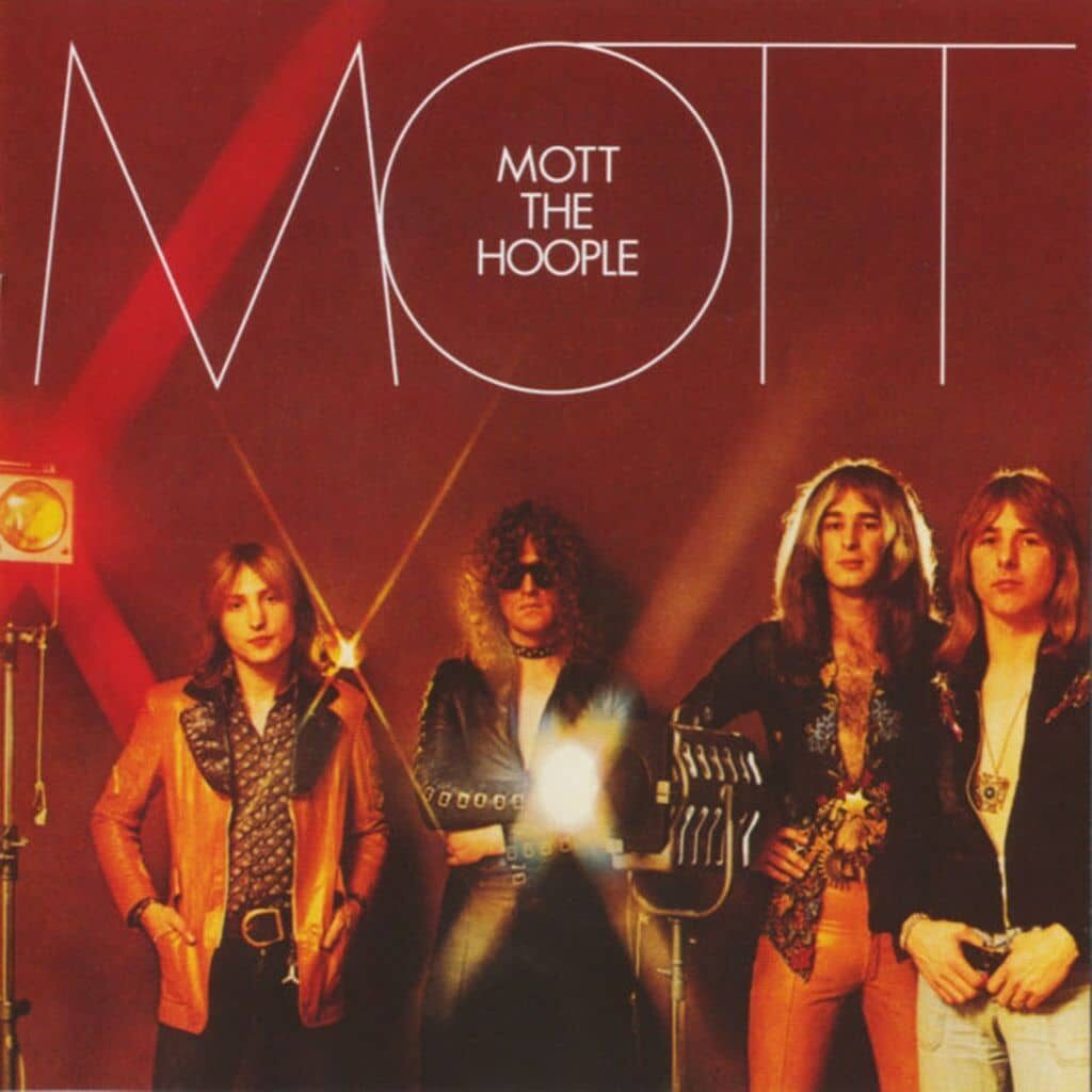Mott - MOTT THE HOOPLE - 1973 | glam rock | hard rock | rock/pop rock | proto-punk. Malgré ces accolades, Mott the Hoople n'a pas connu un succès massif sur le marché américain.