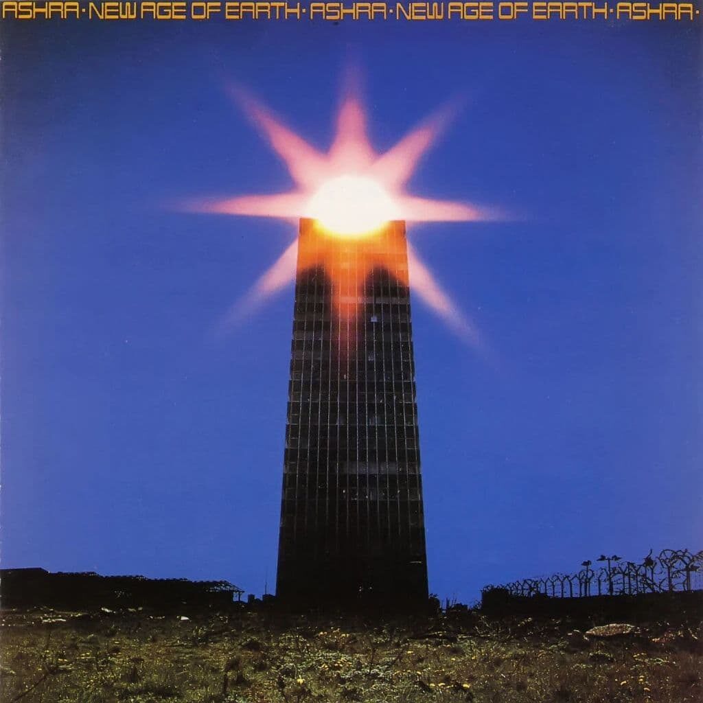 New Age of Earth - ASH RA TEMPEL - 1976 | kraut rock | expérimental | électronique | progressive rock | art rock. J'ai toujours aimé cet album, il est si relaxant. Il me fait rêver et voyager loin dans les étoiles.