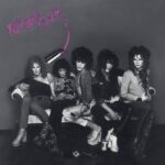 The NEW YORK DOLLS - 1973 | glam rock | hard rock | proto-punk. Les NYDolls appartiennent à un courant musical connu sous le nom de "décadent", suivis par d'autres artistes anglais tels que David Bowie et Roxy Music,...