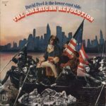 The American Revolution - David PEEL - The LOWER EAST SIDE - 1970 | folk rock | rock/pop rock | rock-n-roll. La colère et le sarcasme de Peel sont à la fois bien fondés et enracinés dans son amour pour les libertés que les États-Unis ont défendues. "Lower East Side"