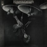 The At The Sound of the Bell - PAVLOV'S DOG - 1975 | progressive rock | art rock. Il est moins varié, plus progressif et plus innovant. La voix particulièrement plaintive de David Surkamp fait toujours son effet, et peut même rendre certains auditeurs allergiques.