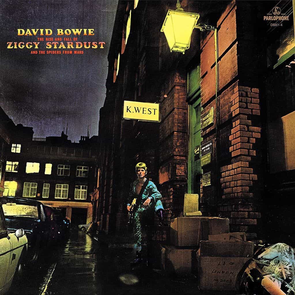 The Rise and Fall of Ziggy Stardust - David BOWIE - 1972 | glam rock | hard rock | rock/pop rock | progressive rock | proto-punk. C'est le travail créatif le plus passionnant que j'aie jamais vu. une veritable oeuvre d'art