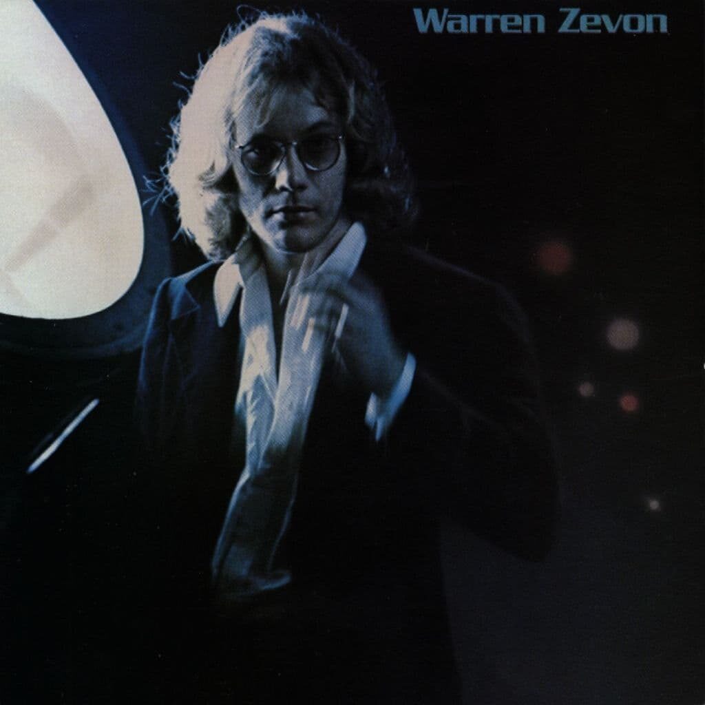 Warren ZEVON - 1976 | country rock | folk rock | rock/pop rock | songwriter. L'accompagnement musical est de grande qualité et met en valeur les chansons sans aucune surenchère.