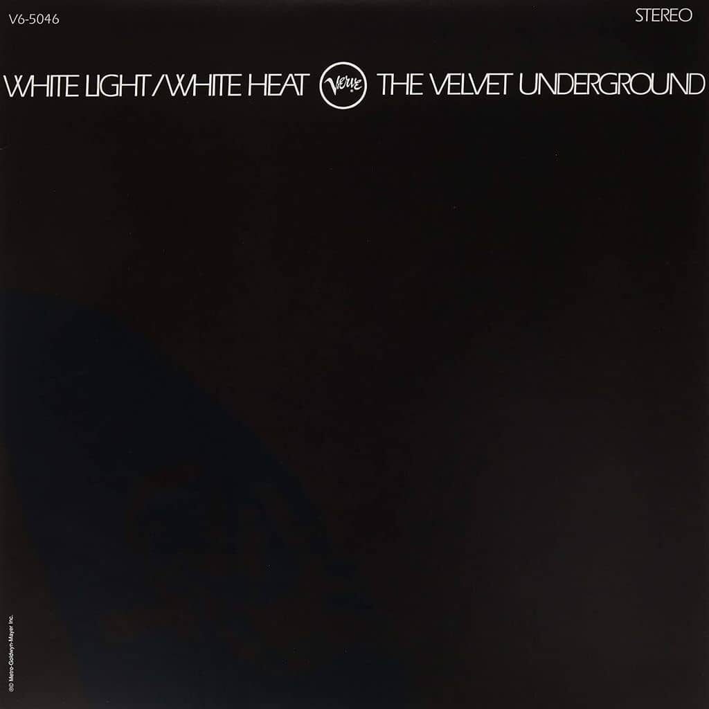 White Light/White Heat - The VELVET UNDERGROUND - 1968 | rock/pop rock | proto-punk. Velvet Underground n'est PAS une bande de clowns. Mais si le premier album nous berce encore de douces mélodies, le deuxième album nous éclate par son radicalisme sans compromis.