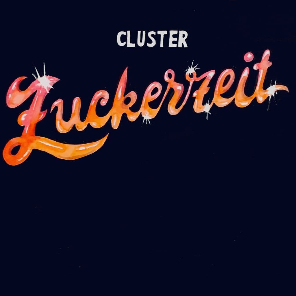 Zuckerzeit - CLUSTER - 1974 | kraut rock | ambient | électronique. Nous sommes en 1974, et les synthétiseurs jouent toujours des phrases inintelligibles et ennuyeuses mais ici un chef d'œuvre de la musique électronique